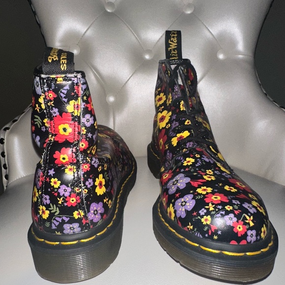 Dr. Martens - Picture 3 of 5